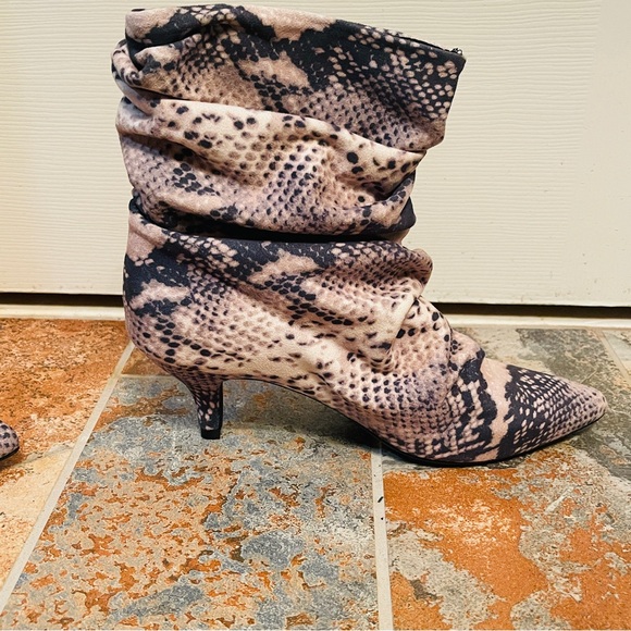 🐍NWOB! Soft Snake/Python Print, Kitten Heels, Scrunchy Ankle Booties! - Picture 3 of 13